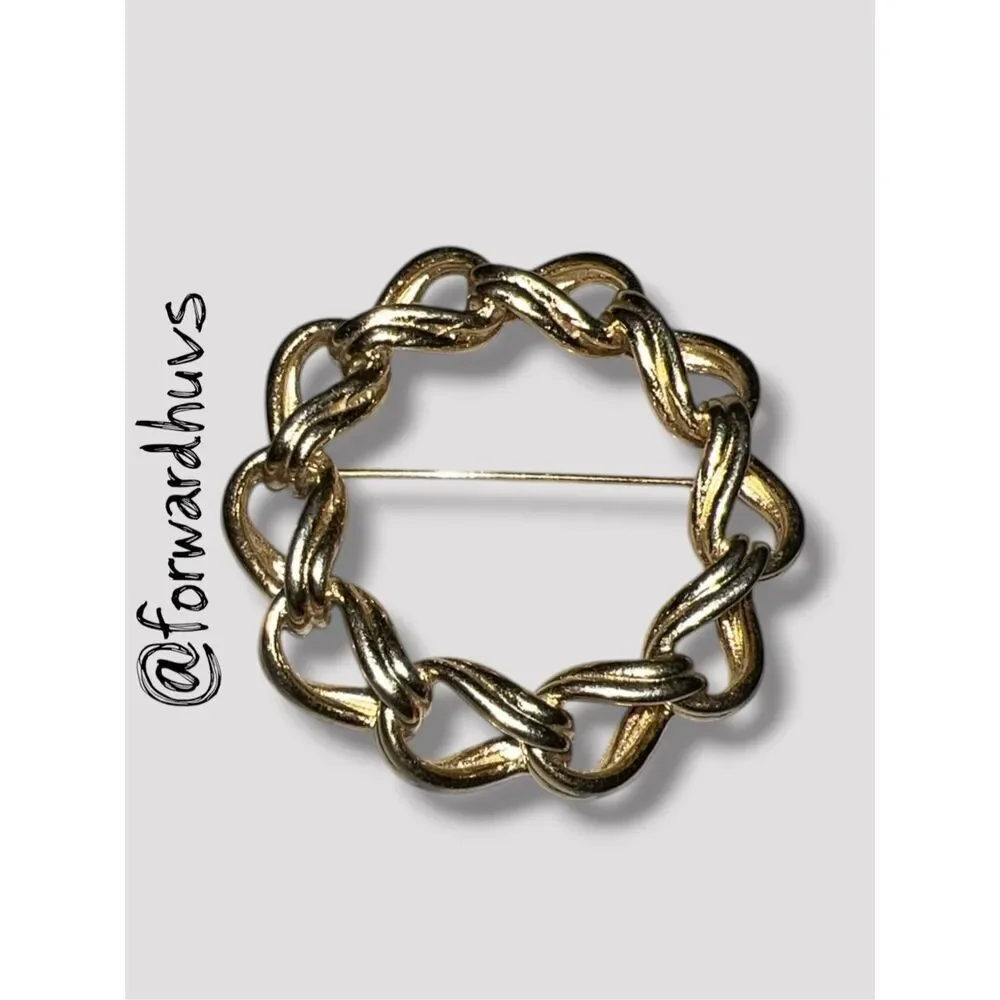 Gold Tone Interlocking Loop Brooch